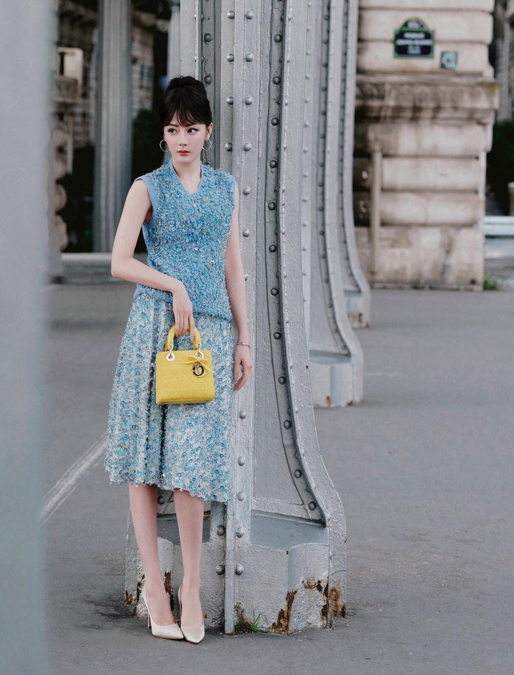 Dior រងការរិះគន់ពីគុណភាពអន់ក្រោយកែងជើង Dilraba Dilmurat បាក់ - ២ Dior bị chê chất lượng kém sau sự cố Địch Lệ Nhiệt Ba bị gãy gót giày - 2