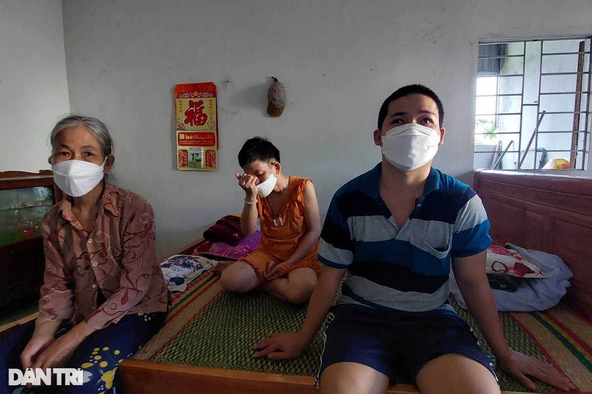 Tai họa dồn dập, mẹ nghèo đau đớn chăm con chấn thương sọ não, em tâm thần - 1 Tai họa dồn dập, mẹ nghèo đau đớn chăm con chấn thương sọ não, em tâm thần - 1