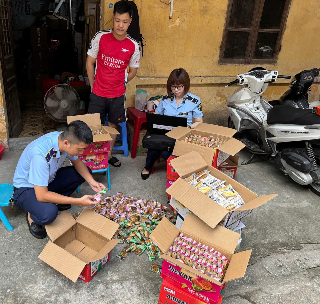 Cao điểm kiểm tra bánh trung thu và đồ chơi trẻ em - 1 Cao điểm kiểm tra bánh trung thu và đồ chơi trẻ em - 1
