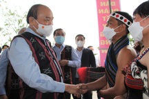 Chủ tịch nước dự "Ngày hội đại đoàn kết toàn dân tộc" với bà con Cơtu