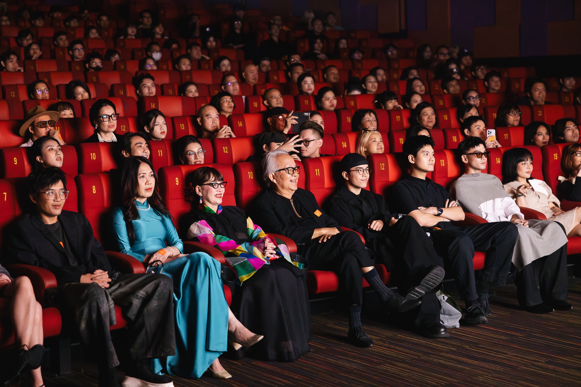 لم يعد ابن شقيق الموسيقي ترين كونغ سون يشعر بالضغط بسبب خلفيته - 2 Cháu nhạc sĩ Trịnh Công Sơn không còn áp lực vì xuất thân của mình - 2