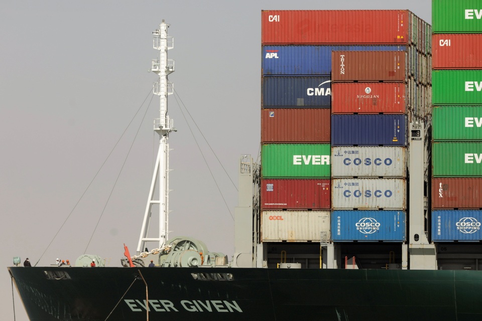 Siêu tàu nổi hoàn toàn, kênh đào Suez khai thông - 5 Siêu tàu nổi hoàn toàn, kênh đào Suez khai thông - 5