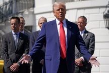 Tổng thống Trump lên tiếng sau tuyên bố hoãn áp thuế