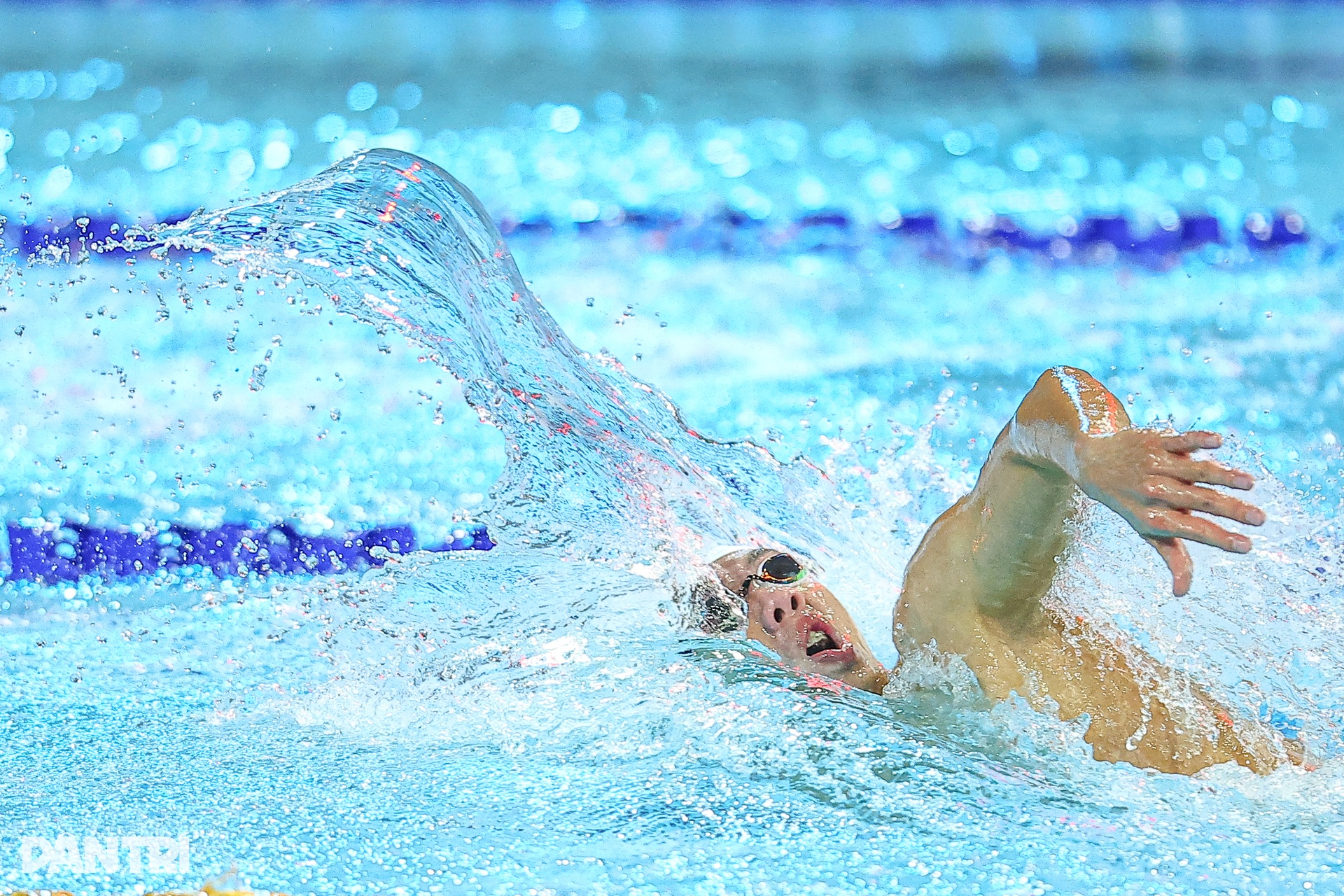 นักว่ายน้ำชาวเวียดนามระเบิดความดีใจหลังจากคว้าเหรียญทองซีเกมส์ได้ 3 สมัยติดต่อกัน - 7 Kình ngư Việt Nam bùng nổ cảm xúc khi lập hat-trick HCV SEA Games - 7