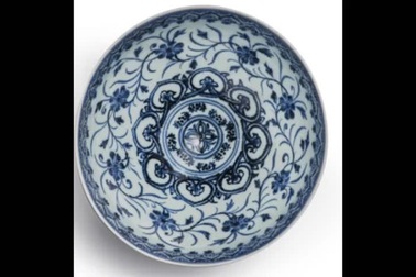 Bát sứ mua ở chợ đồ cũ với giá hời, bán ra được hơn 11,5 tỷ đồng