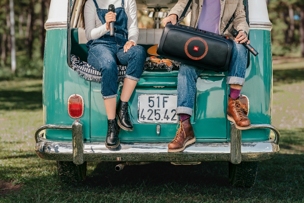 JBL PartyBox On-The-Go được săn đón cho mùa lễ 2/9 - 4 JBL PartyBox On-The-Go được săn đón cho mùa lễ 2/9 - 4