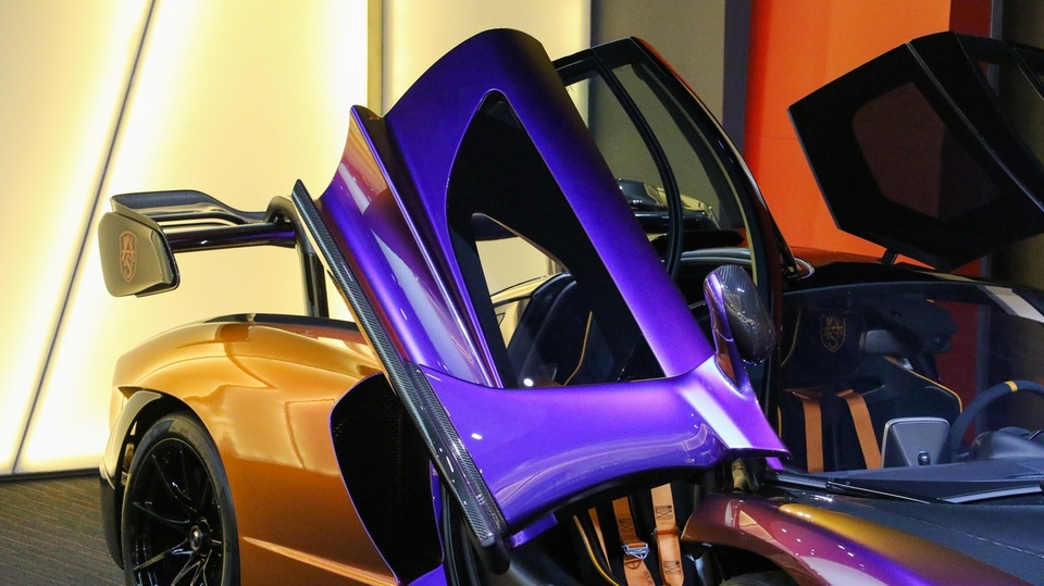 Bí ẩn một chiếc siêu xe McLaren Senna sơn đổi màu - 12 Bí ẩn một chiếc siêu xe McLaren Senna sơn đổi màu - 12