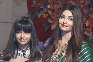 Con gái Hoa hậu đẹp nhất mọi thời đại xinh đẹp, được săn đón như ngôi sao