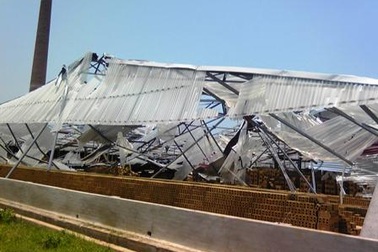 Người dân bàng hoàng sau "trận lốc xoáy 5 tỉ"