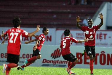 Cuộc đua trụ hạng V-League: 4 cỗ xe trên con đường đau khổ