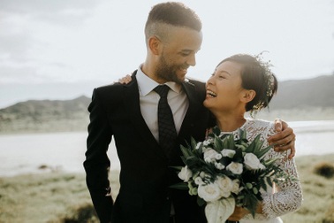 Cặp đôi ngoại quốc chụp ảnh cưới ở Việt Nam sau một năm hẹn hò qua mạng