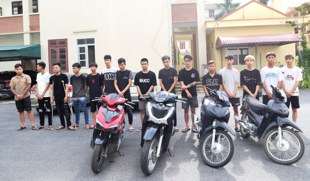 Khởi tố 15 đối tượng chạy xe lạng lách, hành hung người đi đường - 1 Khởi tố 15 đối tượng chạy xe lạng lách, hành hung người đi đường - 1