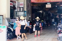 Chợ Bến Thành vẫn đìu hiu mong khách du lịch