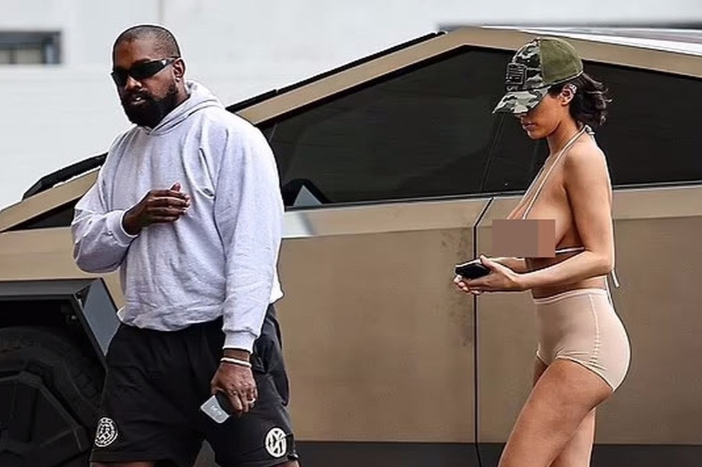 Không diện đồ hở bạo, vợ Kanye West vẫn khiến người đối diện đỏ mặt - 4 Không diện đồ hở bạo, vợ Kanye West vẫn khiến người đối diện đỏ mặt - 4