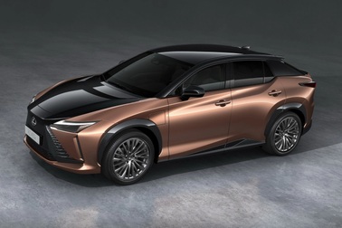 Xe điện Lexus RZ450e ra mắt với thiết kế vô lăng hình chữ nhật
