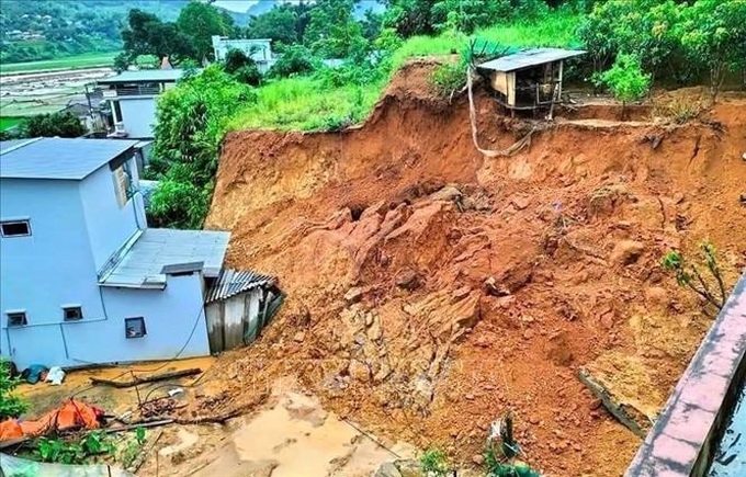 Nhà cửa, tài sản của nhân dân các xã Mường Cang, Khoen On, Mường Kim, Tà Hừa, Tà Mung bị thiệt hại do mưa lũ. Ảnh: TTXVN.