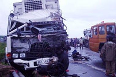 Tai nạn giao thông nghiêm trọng gây ách tắc quốc lộ 1A 