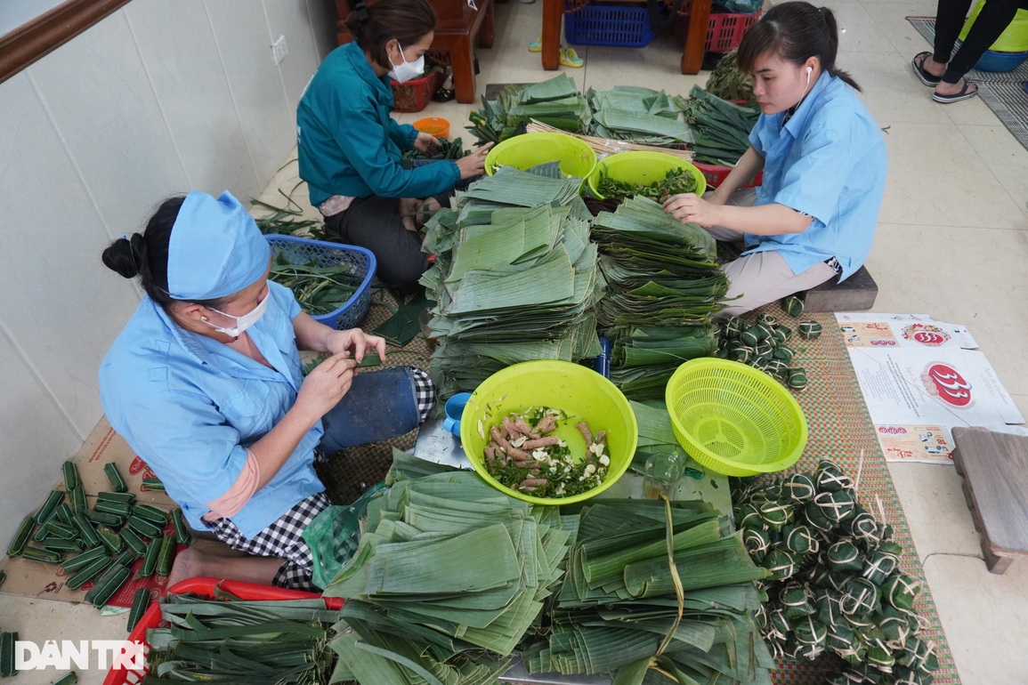 Cơ sở làm nem, giò chạy nước rút ngày cận Tết - 3 Cơ sở làm nem, giò chạy nước rút ngày cận Tết - 3