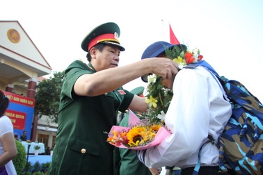 Hơn 4.100 thanh niên lên đường nhập ngũ