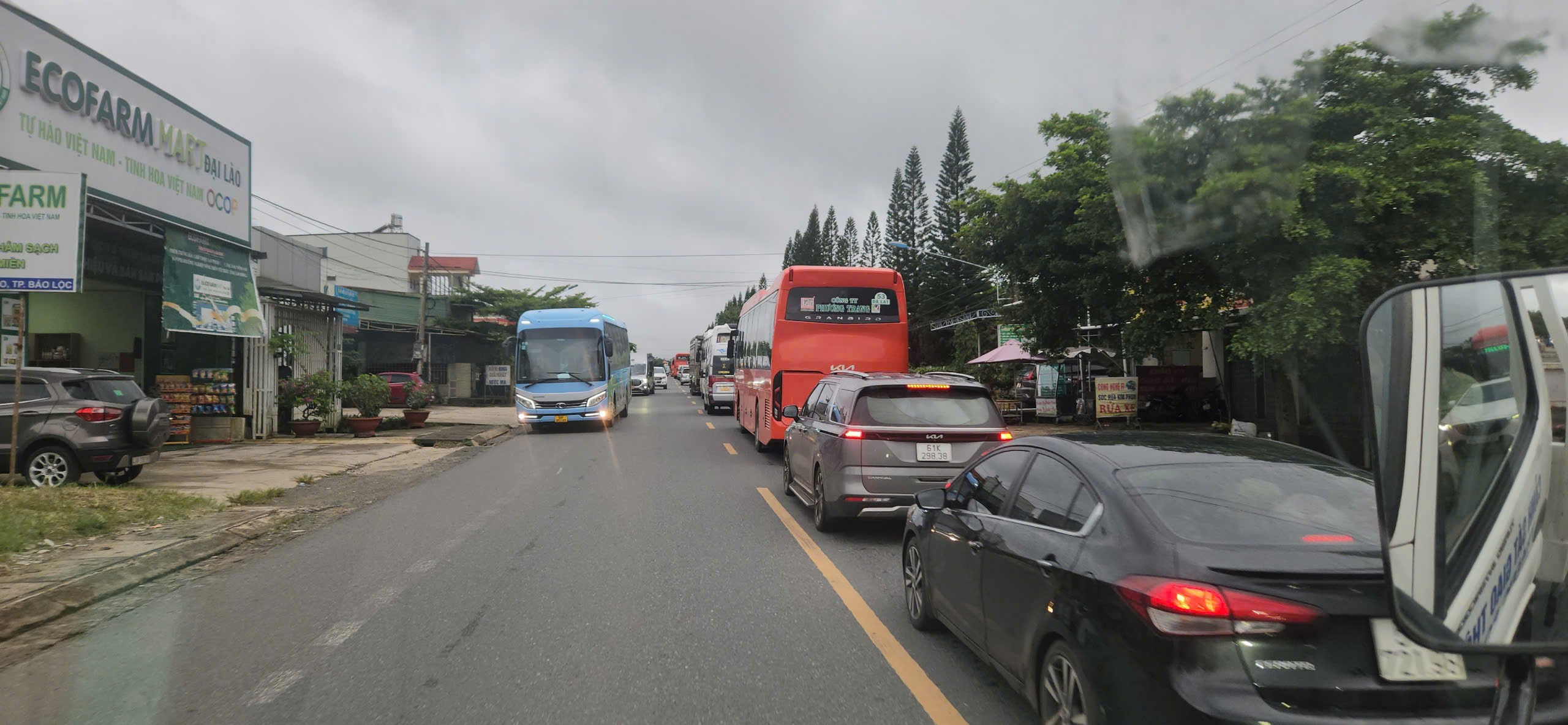 Lý do khiến đèo Bảo Lộc kẹt xe kéo dài 10km - 2