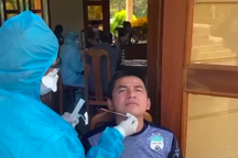 Kiatisuk và cầu thủ HA Gia Lai xét nghiệm Covid-19, sẵn sàng cho V-League