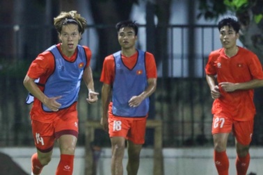 U23 Việt Nam hứng khởi trong buổi tập đầu tiên ở Indonesia