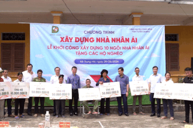 Người dân xã nghèo vùng cao xúc động cảm ơn báo Dân trí hỗ trợ xây nhà