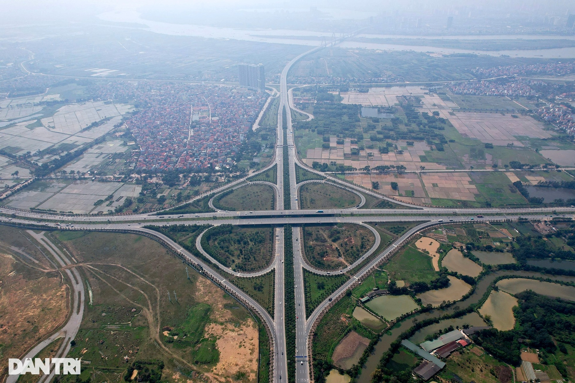 Choáng ngợp những nút giao thông hiện đại nhất Hà Nội - 11 Choáng ngợp những nút giao thông hiện đại nhất Hà Nội - 11