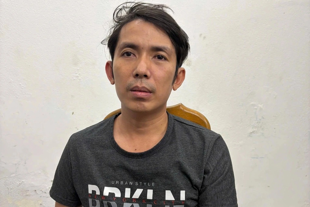 Tên trộm thích “săn” máy chiếu ở trường học - 1 Tên trộm thích “săn” máy chiếu ở trường học - 1