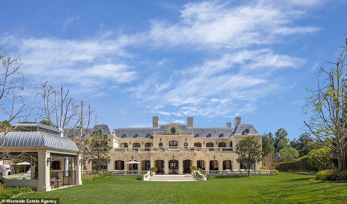 Tài tử Mark Wahlberg rao bán biệt thự với giá... hơn 2.000 tỷ đồng - 12