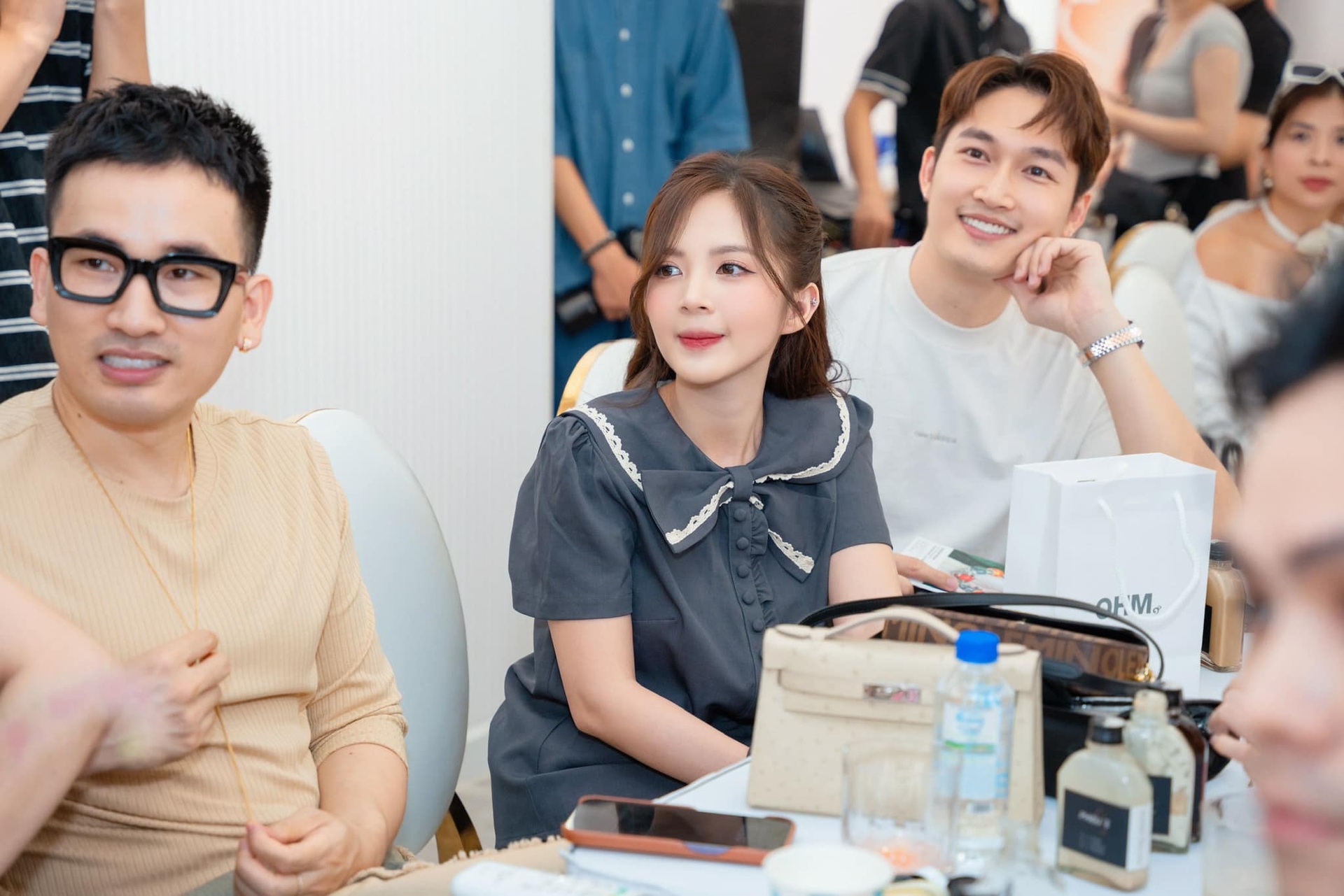 Đình Tú - Ngọc Huyền: Từ bí mật hẹn hò đến công khai đăng ký kết hôn - 3 Đình Tú - Ngọc Huyền: Từ bí mật hẹn hò đến công khai đăng ký kết hôn - 3