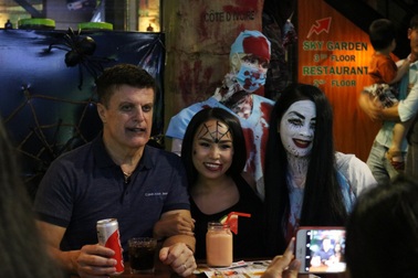 Phố tây Huế kì thú với những “bóng ma” trong đêm Halloween