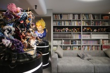 8X cải tạo gác mái, trưng bày truyện tranh và mô hình "khủng" ở Hà Nội