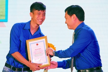 Hai tuyển thủ U23 Việt Nam được vinh danh thanh niên tiêu biểu Nghệ An