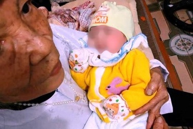 Bé gái bị bỏ rơi kèm lá thư nhờ nuôi giúp