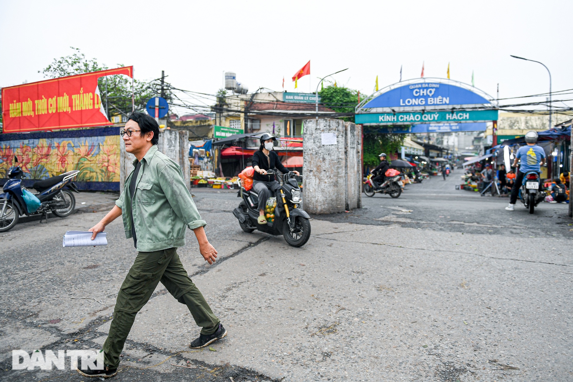 Hoàng Hải chở NSƯT Thanh Quý trên xe máy cà tàng, ngủ cạnh bãi rác - 5 Hoàng Hải chở NSƯT Thanh Quý trên xe máy cà tàng, ngủ cạnh bãi rác - 5