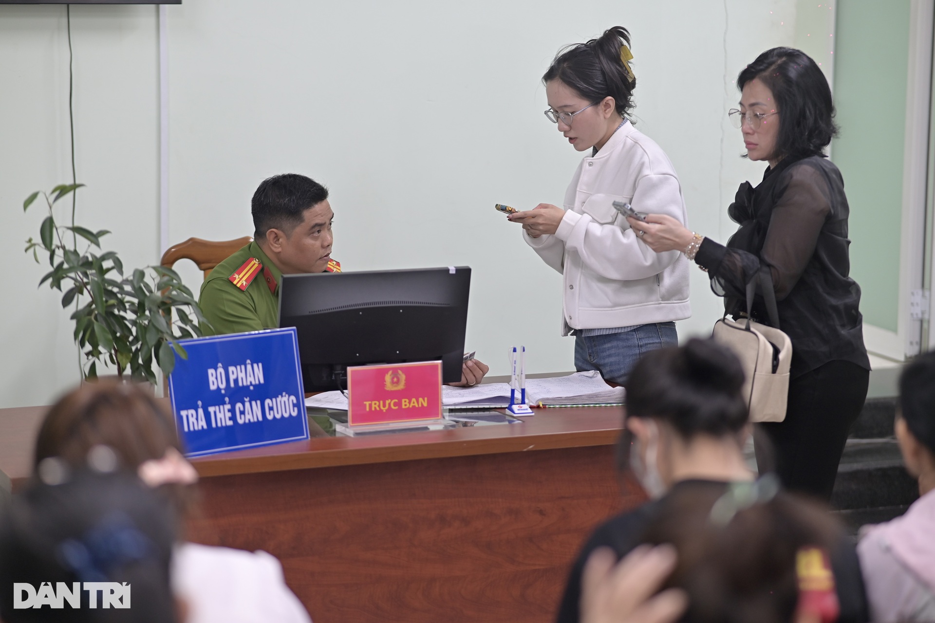 Người dân TPHCM đổ xô đi làm căn cước sau sáp nhập - 3 Người dân TPHCM đổ xô đi làm căn cước sau sáp nhập - 3