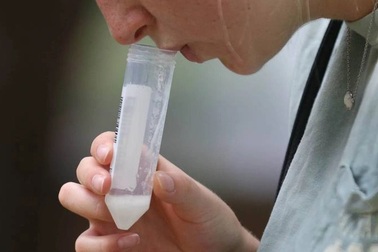 Nghiên cứu mới: Dùng nước bọt xét nghiệm Covid-19 thay cho "ngoáy mũi"?