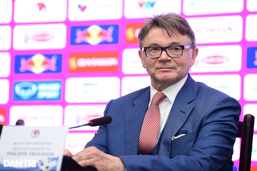 HLV Troussier: Vé dự World Cup 2026 không xa vời với bóng đá Việt Nam - 5 HLV Troussier: Vé dự World Cup 2026 không xa vời với bóng đá Việt Nam - 5