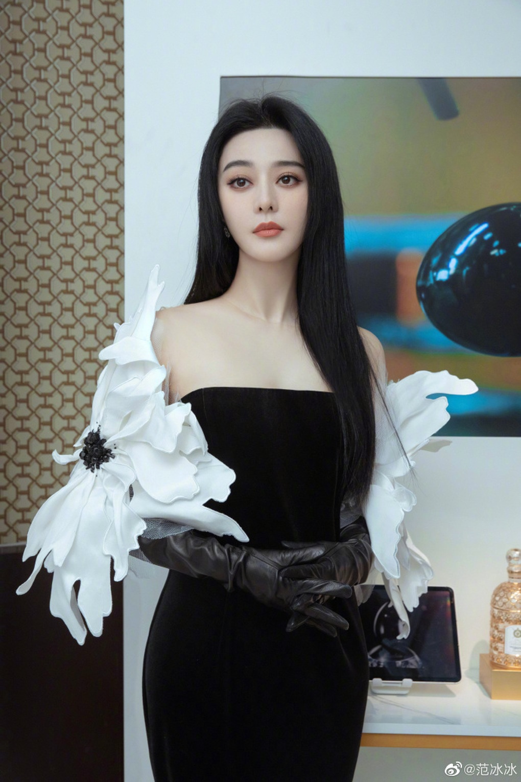 Vô tình lọt ống kính fan, Phạm Băng Băng gây sốt nhờ vẻ đẹp không tì vết - 6 Vô tình lọt ống kính fan, Phạm Băng Băng gây sốt nhờ vẻ đẹp không tì vết - 6