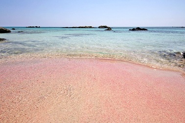 Những bãi biển có màu sắc đẹp đến kỳ lạ