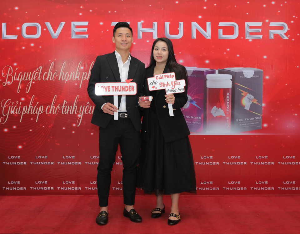 Bùi Tiến Dũng và vợ Khánh Linh lan tỏa thông điệp tình yêu - 1 Bùi Tiến Dũng và vợ Khánh Linh lan tỏa thông điệp tình yêu - 1