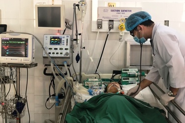 15 phút “căng như dây đàn” cứu 3 mẹ con sản phụ bị tiền sản giật nặng