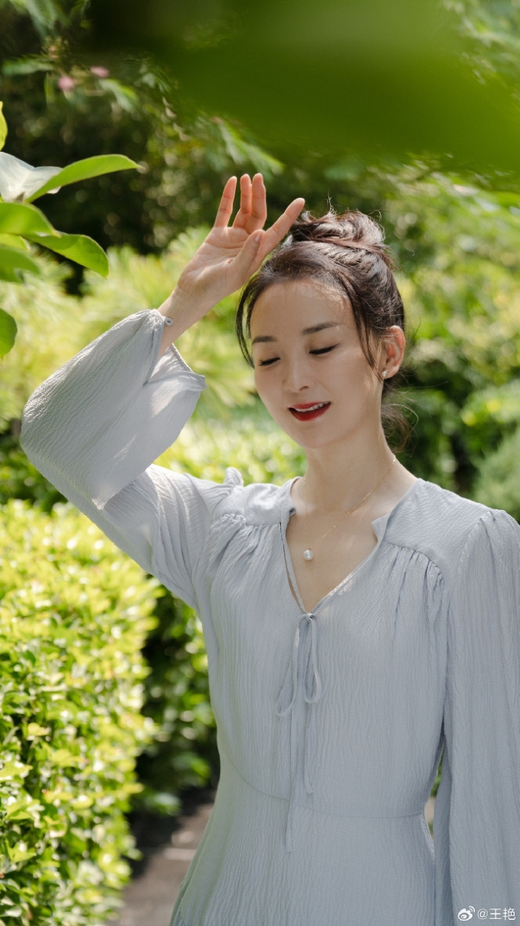 Chồng đại gia gặp khó khăn, mỹ nhân Hoàn Châu cách cách tìm cách mưu sinh - 3 Chồng đại gia gặp khó khăn, mỹ nhân Hoàn Châu cách cách tìm cách mưu sinh - 3