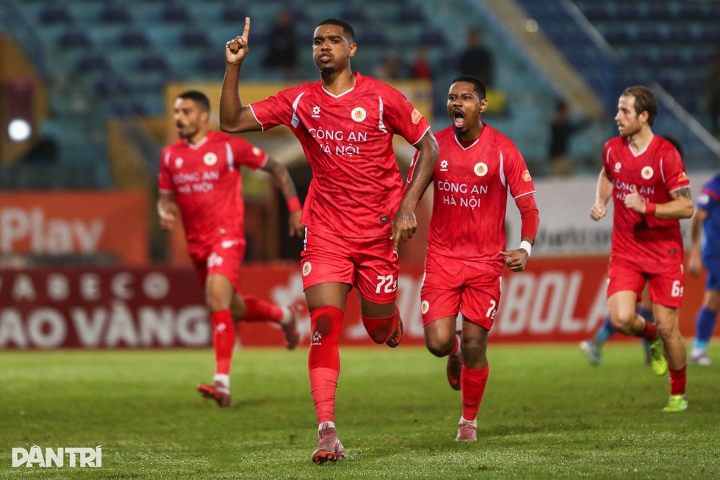 CLB Công an Hà Nội cân bằng điểm số với đội đầu bảng Ninh Bình - 3