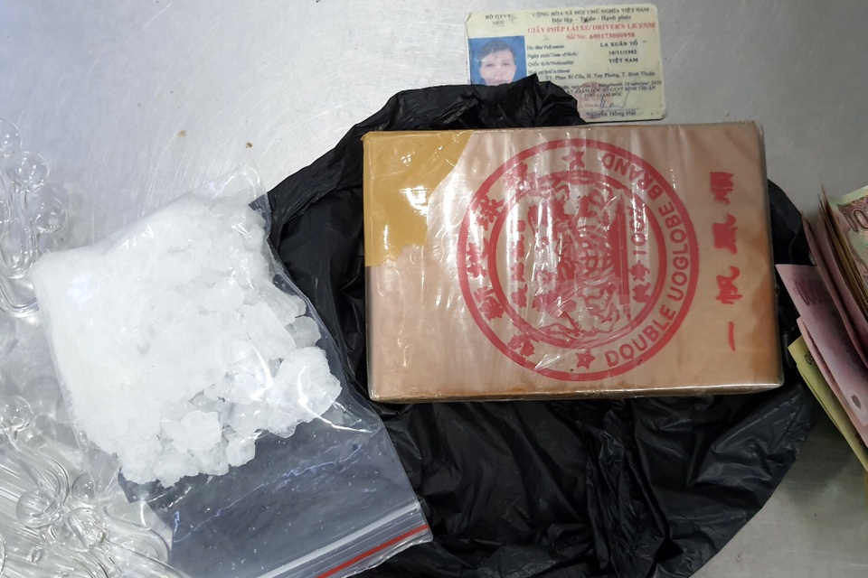 Mua 1 bánh heroin về bán lẻ, bị công an mật phục, tóm gọn - 2 Mua 1 bánh heroin về bán lẻ, bị công an mật phục, tóm gọn - 2