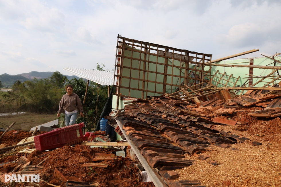 Kiệt sức bởi thiên tai dồn dập, người dân cầu mong bão Koto không vào - 4