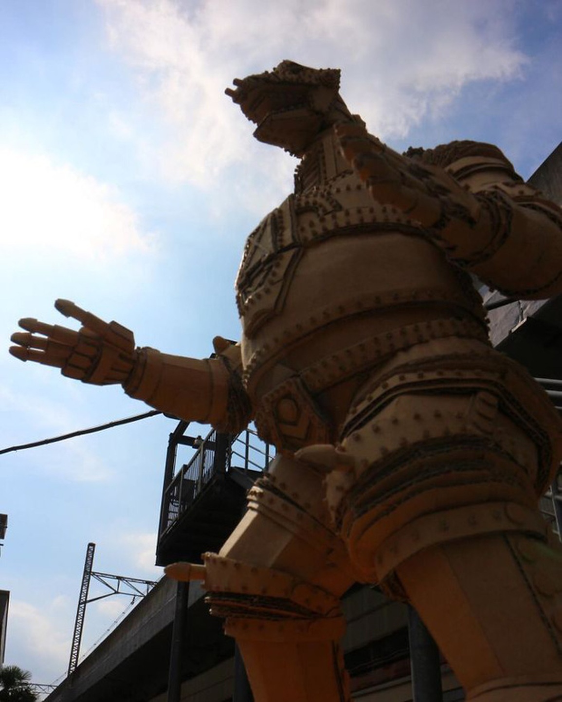 Cô gái Nhật Bản biến bìa cứng thành mô hình 3D giá hàng trăm triệu đồng - 5 Cô gái Nhật Bản biến bìa cứng thành mô hình 3D giá hàng trăm triệu đồng - 5