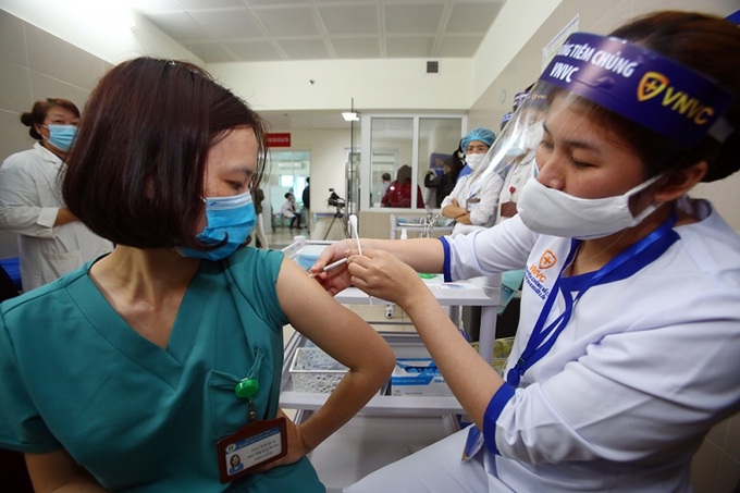 Mục tiêu cụ thể của Chương trình là bảo đảm đạt tỷ lệ bao phủ vaccine phòng COVID-19