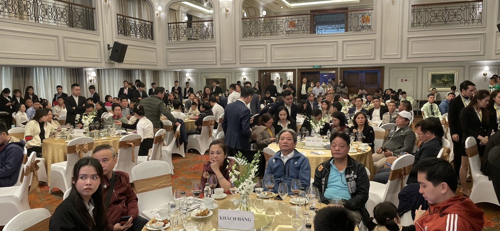 Hàng trăm khách hàng tham dự sự kiện mở bán dự án BGI Topaz Downtown tại Huế - 4 Hàng trăm khách hàng tham dự sự kiện mở bán dự án BGI Topaz Downtown tại Huế - 4